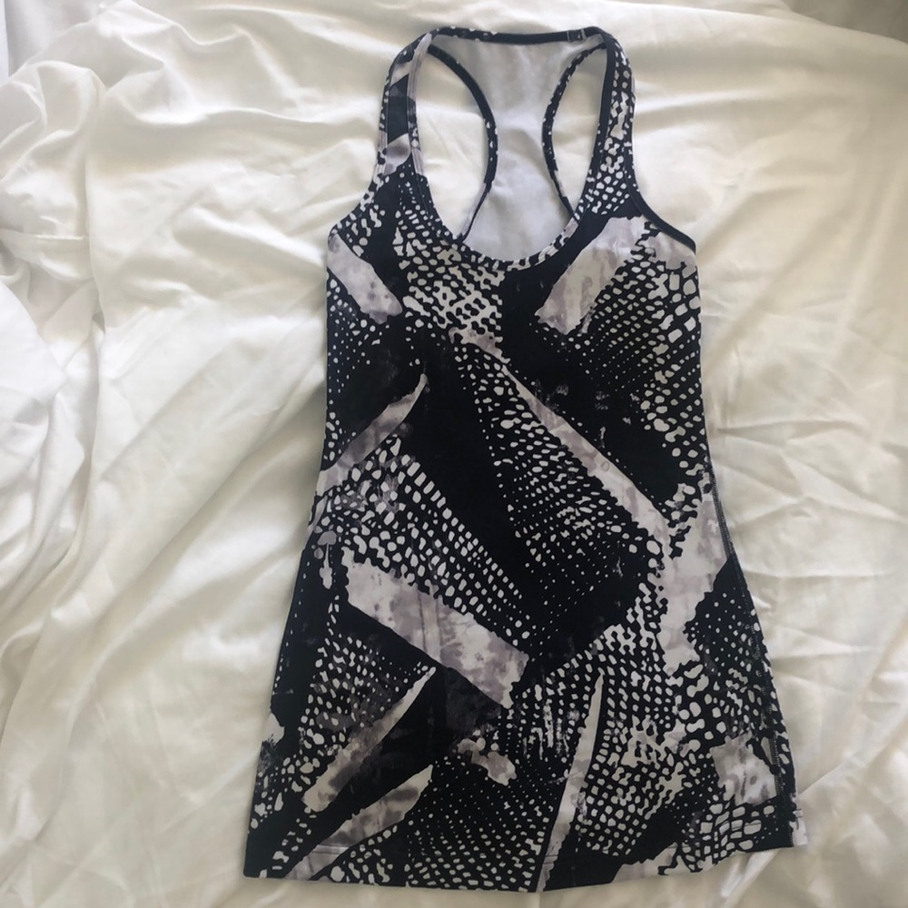 Lululemon black & white Razorback tank top